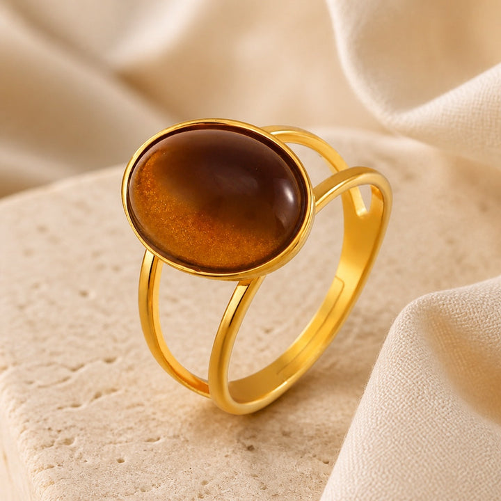 Vintageinspirerad oval ring i guldton