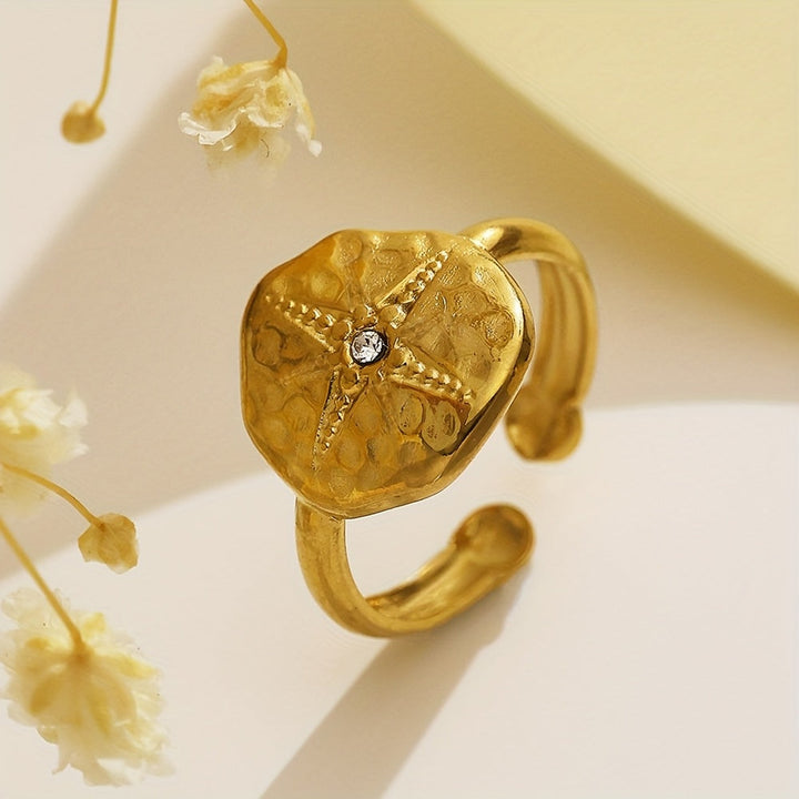 Retroinspirerad ring i guldton med stjärnmotiv