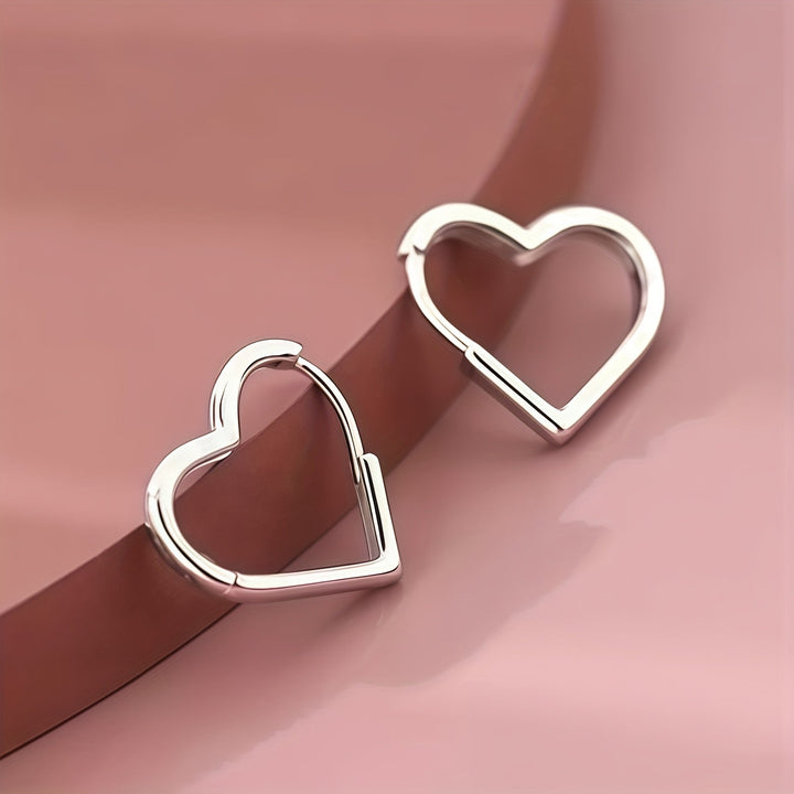 Hjärtformade Creolörhängen i Silverfärgad Finish