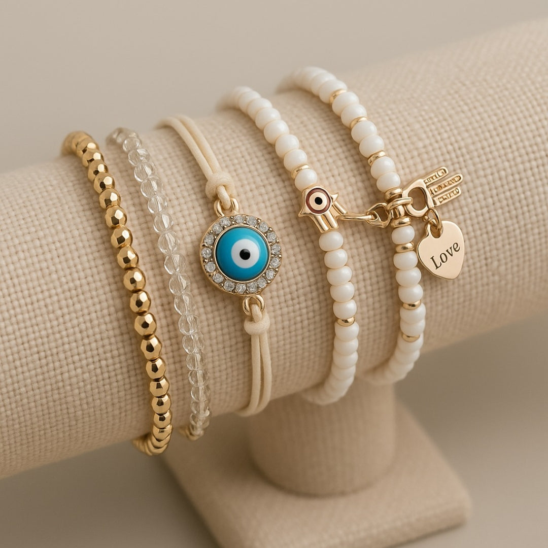 Armbandsset med Hamsa och vita pärldetaljer