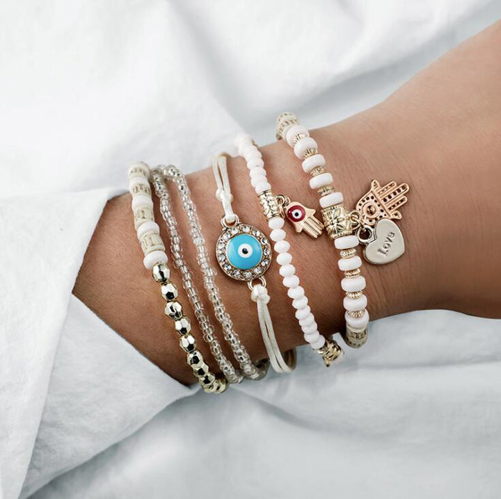 Armbandsset med Hamsa och vita pärldetaljer