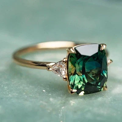 Seraphina Ring med Grön Kristall