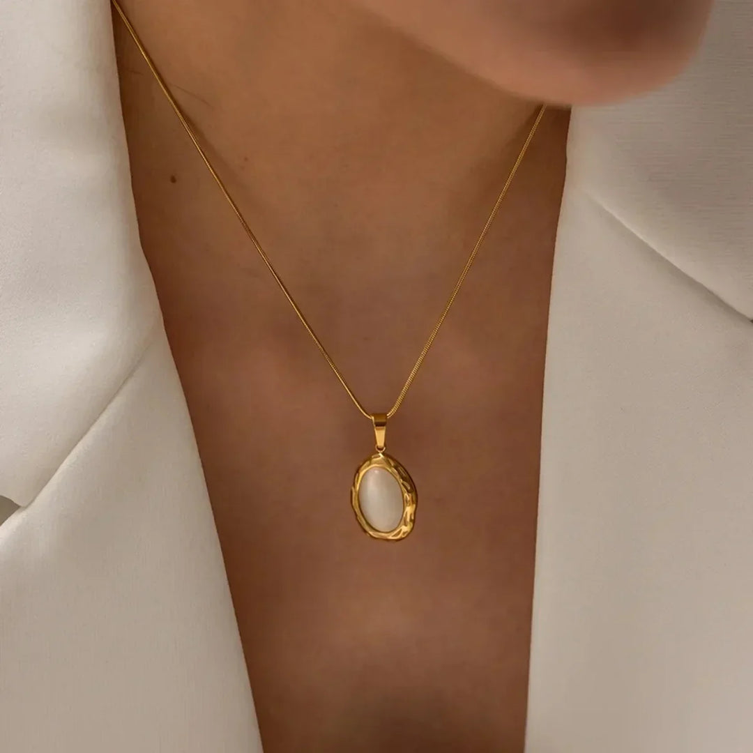 Guldpläterat Halsband med Oval Kattögonsten