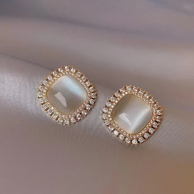 Chica Fyrkantiga Örhängen med Opal och Zirkonia