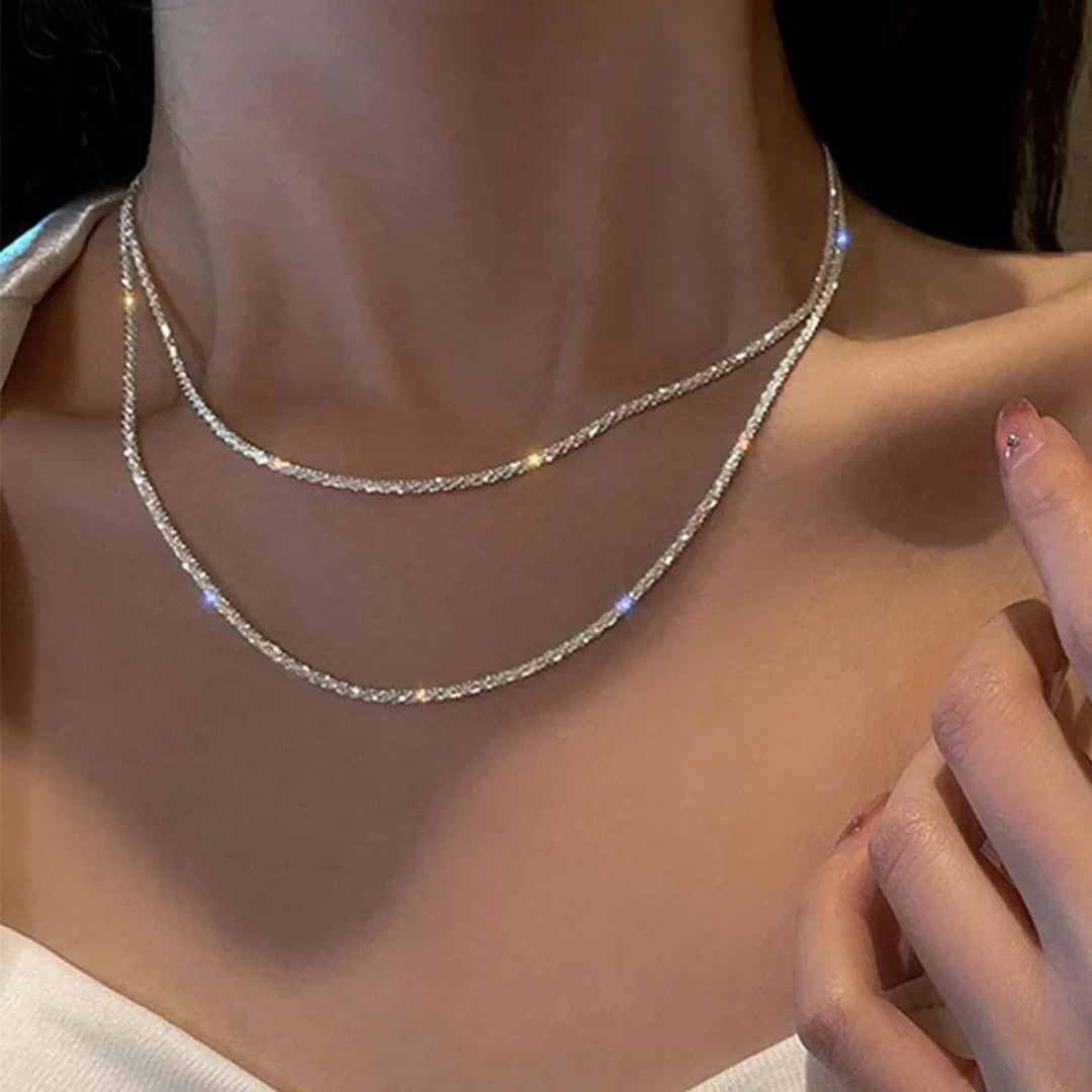 Dubbellagerhalsband med Kristalldetaljer