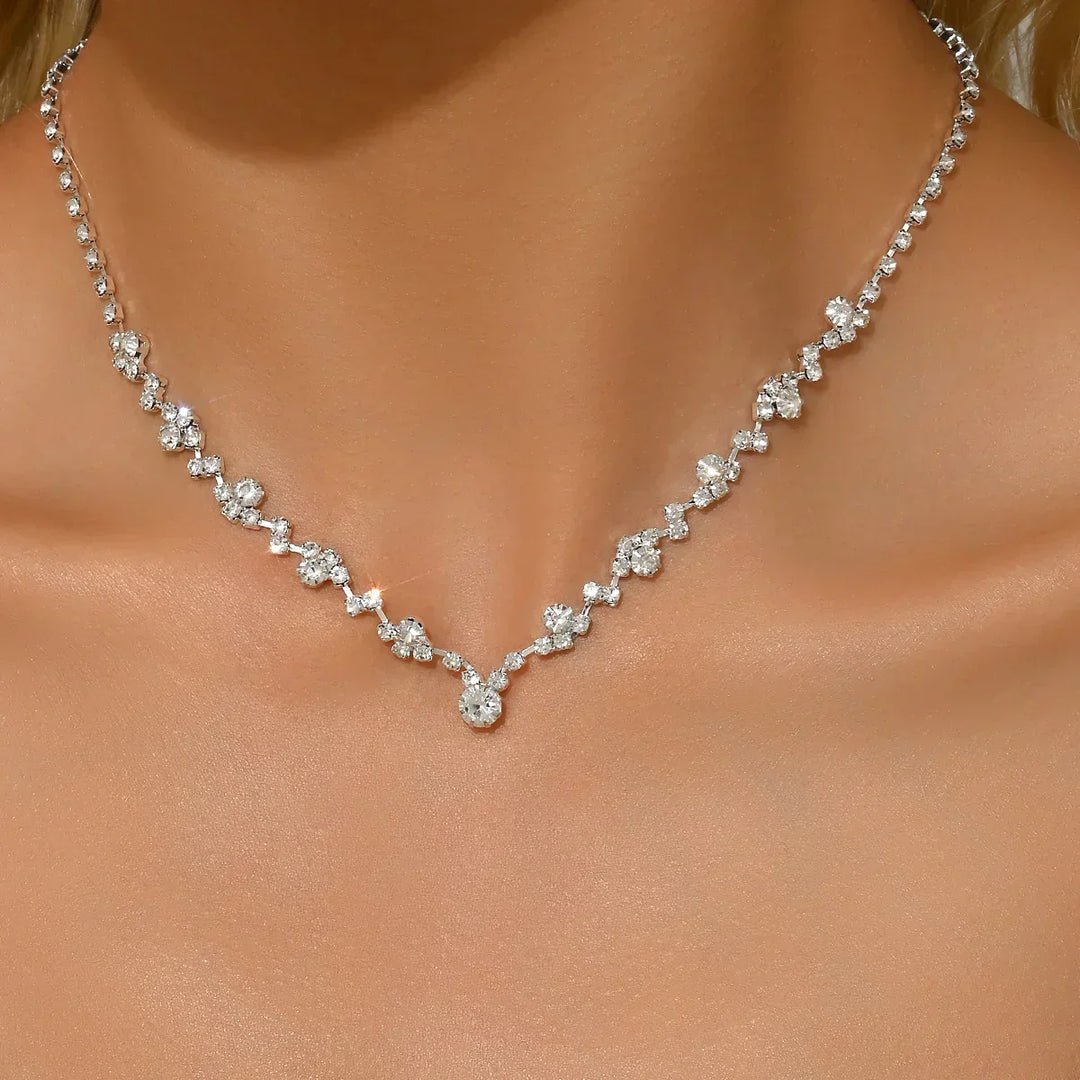 Elegant Brudhalsband med Kristalldetaljer