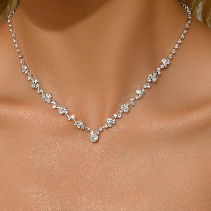 Elegant Brudhalsband med Kristalldetaljer