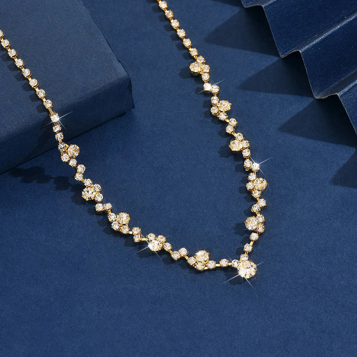 Elegant Brudhalsband med Kristalldetaljer