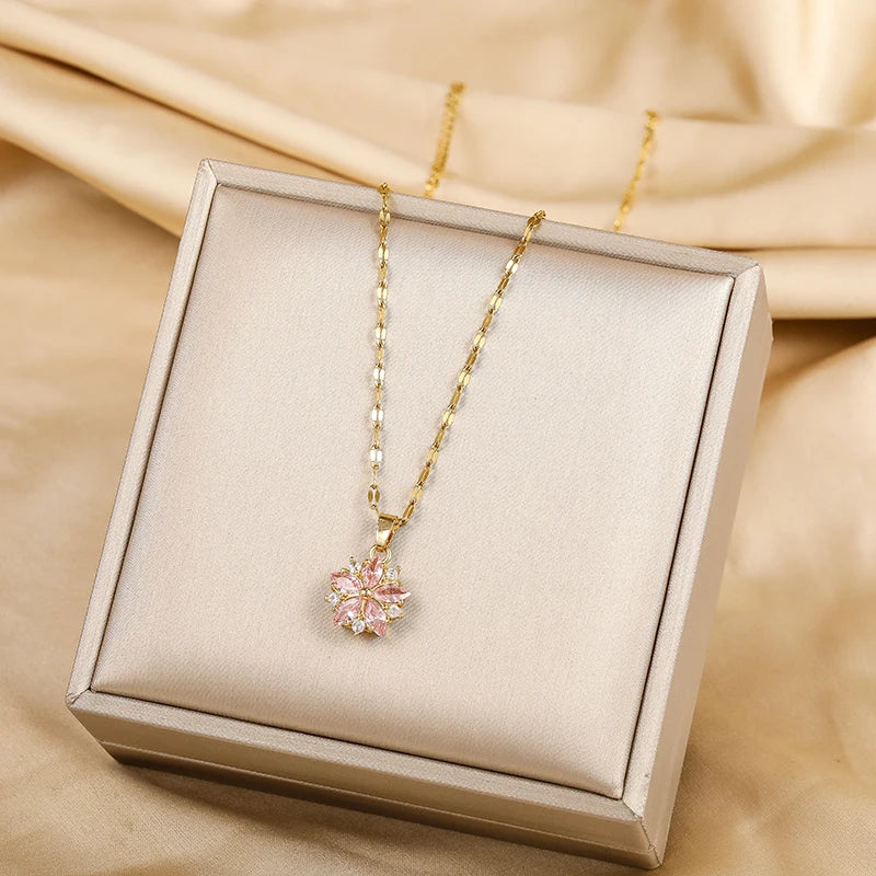 Liora Halsband med Rosa Blomhänge