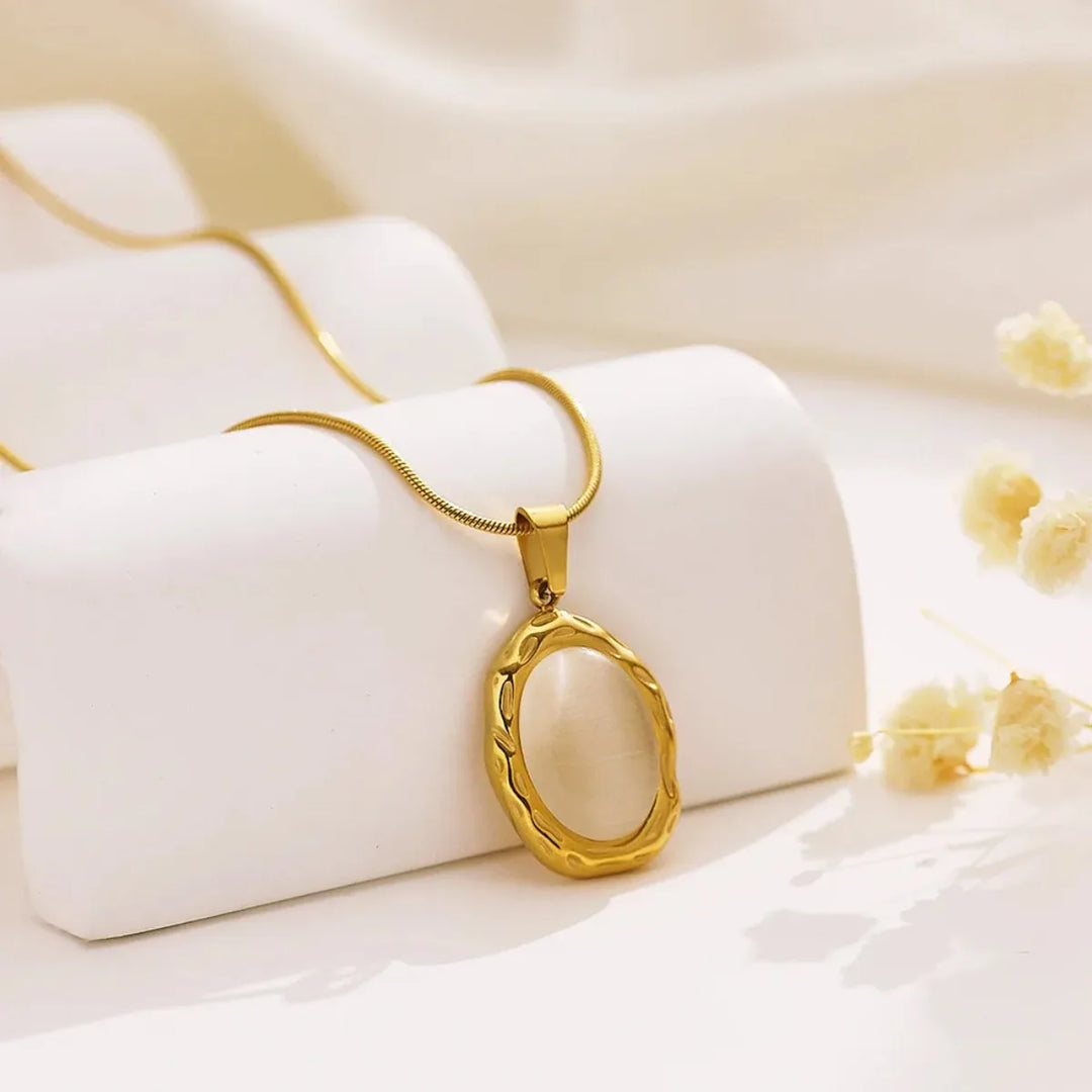 Guldpläterat Halsband med Oval Kattögonsten