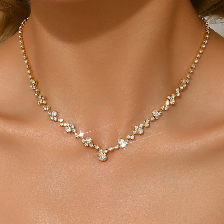 Elegant Brudhalsband med Kristalldetaljer