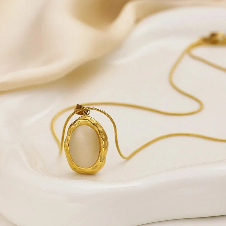 Guldpläterat Halsband med Oval Kattögonsten