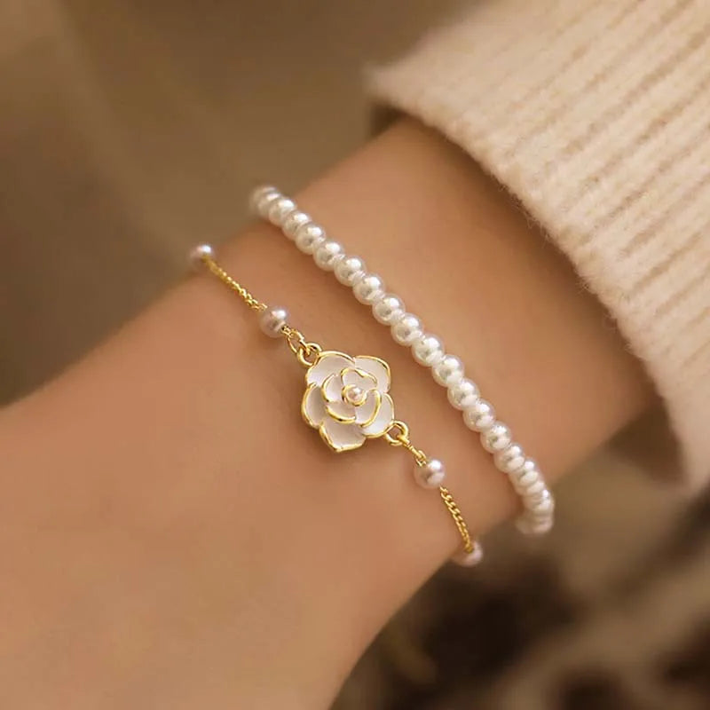 Pärlarmband med blomdetalj