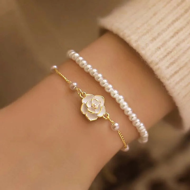 Pärlarmband med blomdetalj