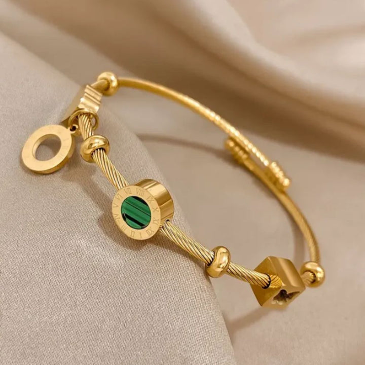 Armband med grön detalj