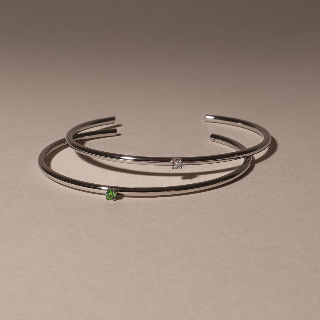 Tunn Armring med Grön Zirkon