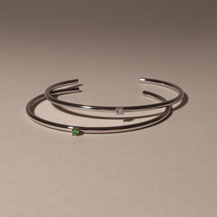 Tunn Armring med Grön Zirkon