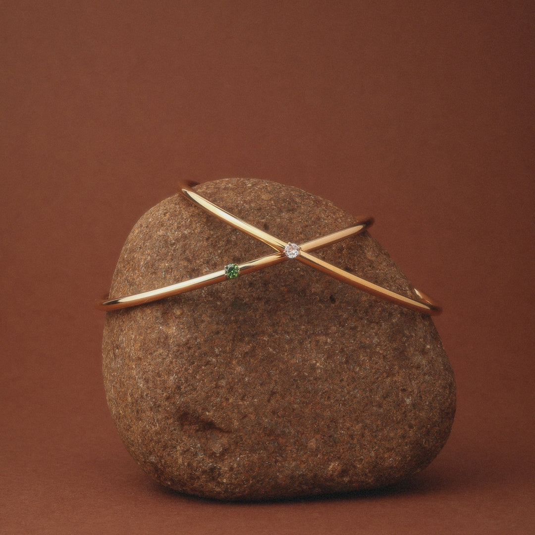 Tunn Armring med Grön Zirkon