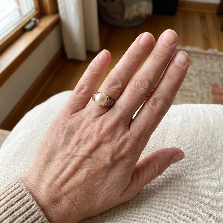 Vintageinspirerad ring med pärla