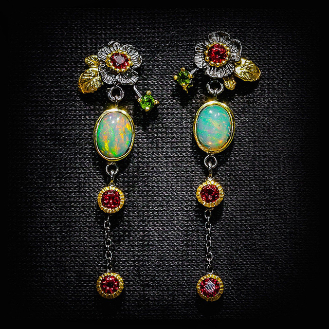 Bohemiska Örhängen med Opal och Röda Zirkonia