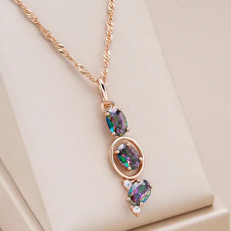 Elegant Halsband med Regnbågsskimrande Stenar