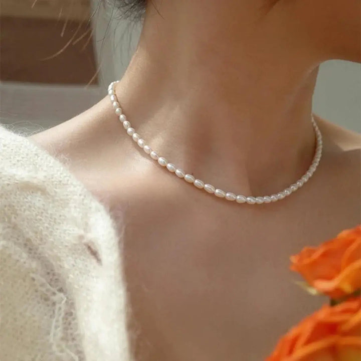 Klassiskt Halsband med Små Pärlor
