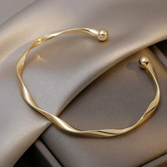 Leona Tvinnad Armring