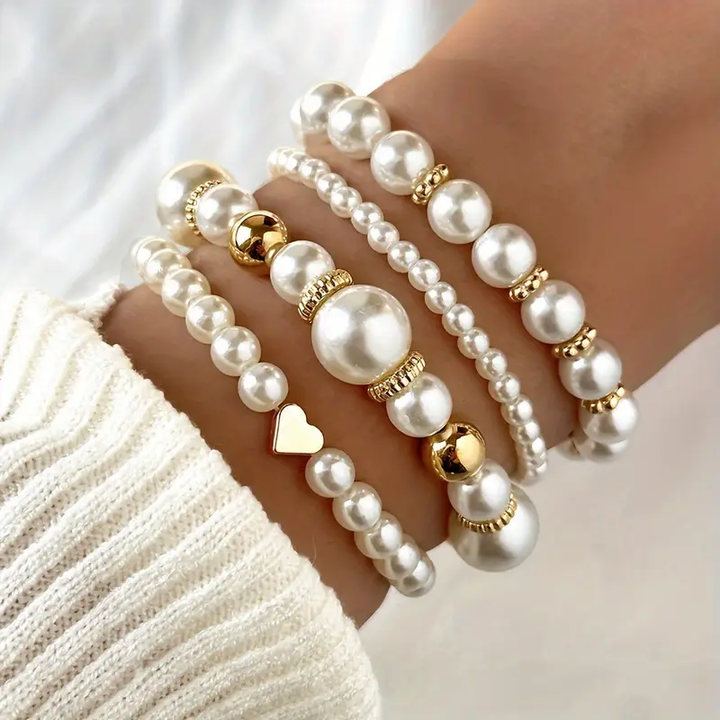 Armbandsset med pärlor och guldfärgade detaljer
