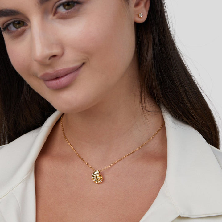Halsband med Kristallprytt Snäckhänge