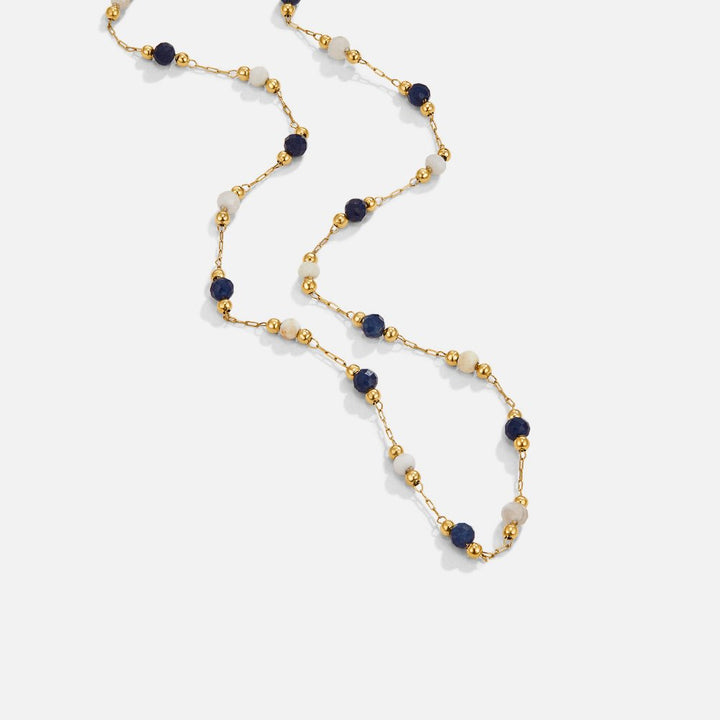 Halsband med Blå och Vita Stendetaljer