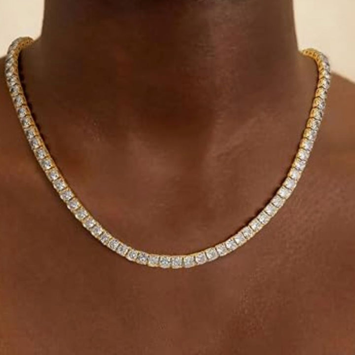 Klassiskt halsband med klara detaljer