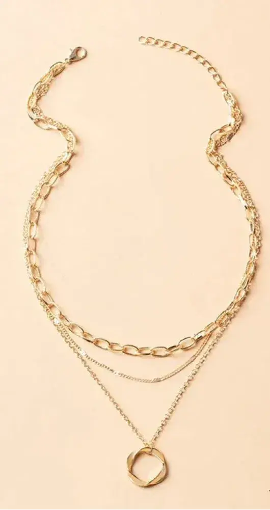 Saga Halsband i Tre Lager med Hänge