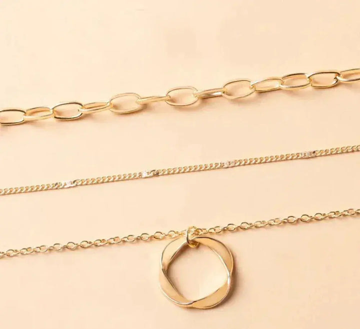 Saga Halsband i Tre Lager med Hänge