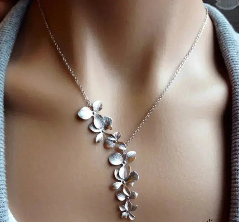 Tidlöst Halsband med Blomsterhänge