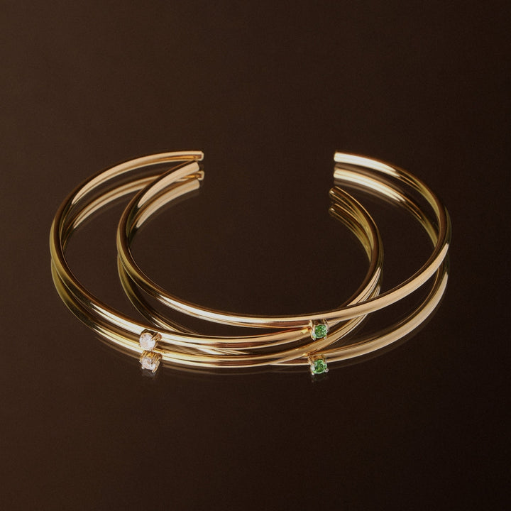 Tunn Armring med Grön Zirkon